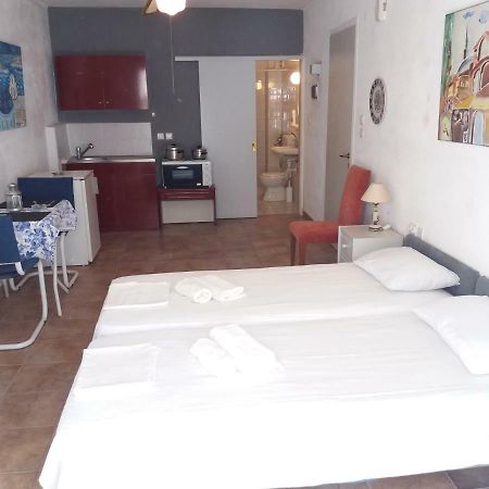 Studio In Garden Poros Town Bagian luar foto