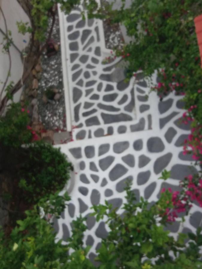 Studio In Garden Poros Town Bagian luar foto