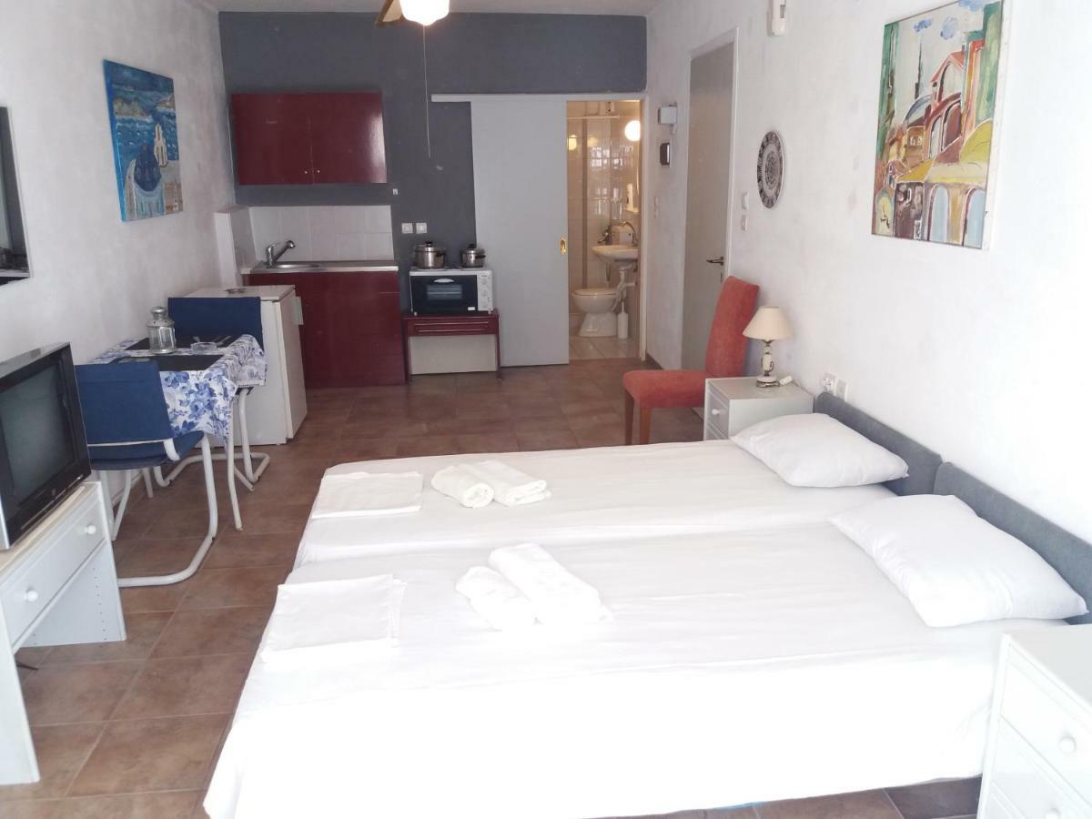 Studio In Garden Poros Town Bagian luar foto