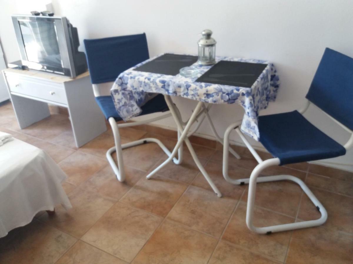 Studio In Garden Poros Town Bagian luar foto